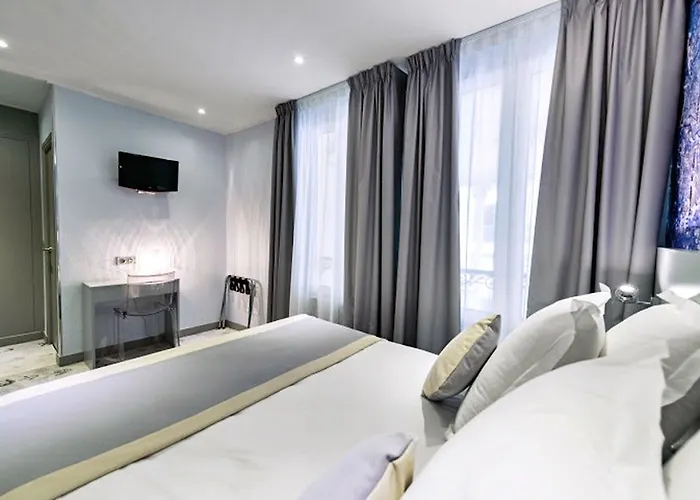 Hotel Jardins De Montmartre 3*