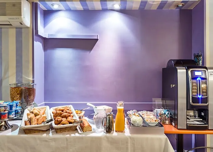 Hotel Jardins De Montmartre 3*