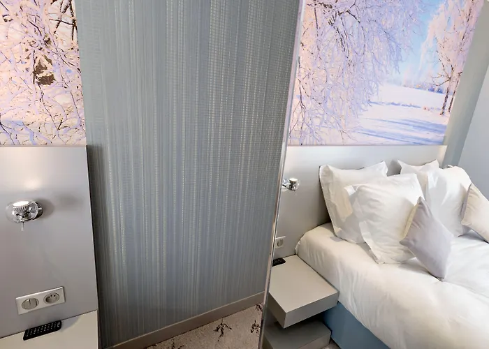 Hotel Jardins De Montmartre 3*
