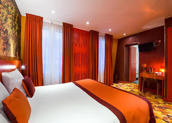 Hotel Jardins De Montmartre 3*
