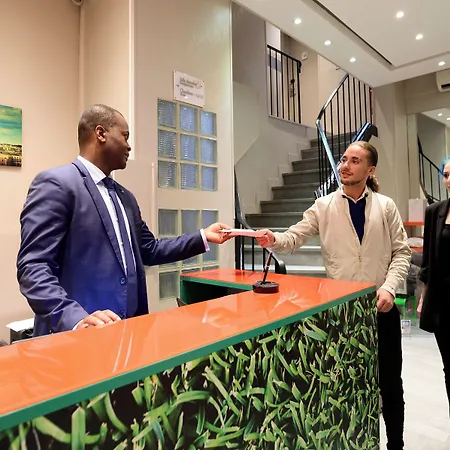 Hotel Jardins De Montmartre 3*