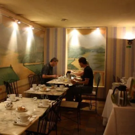 Hotel Jardins De Montmartre 3*