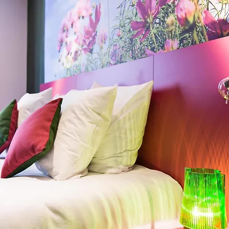 Hotel Jardins De Montmartre Parijs