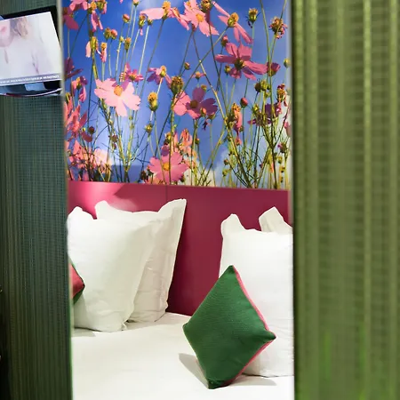 Otel Jardins De Montmartre 3*