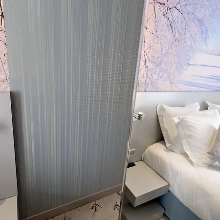 Otel Jardins De Montmartre 3*
