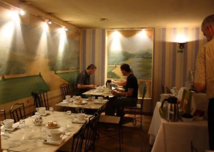 Hotel Jardins De Montmartre 3*